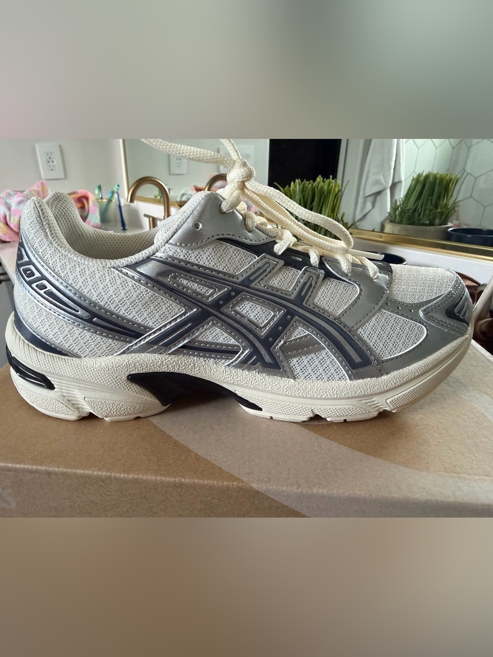 ASICS sneaker